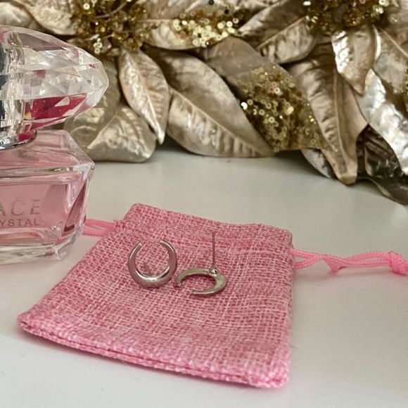 NEW Crescent Moon Earrings in Silver - Picture 2 of 4